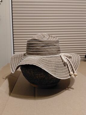 Floppy Sun Hat Cappelli 22" Head 16" Brim  Light Brown Off White EUC